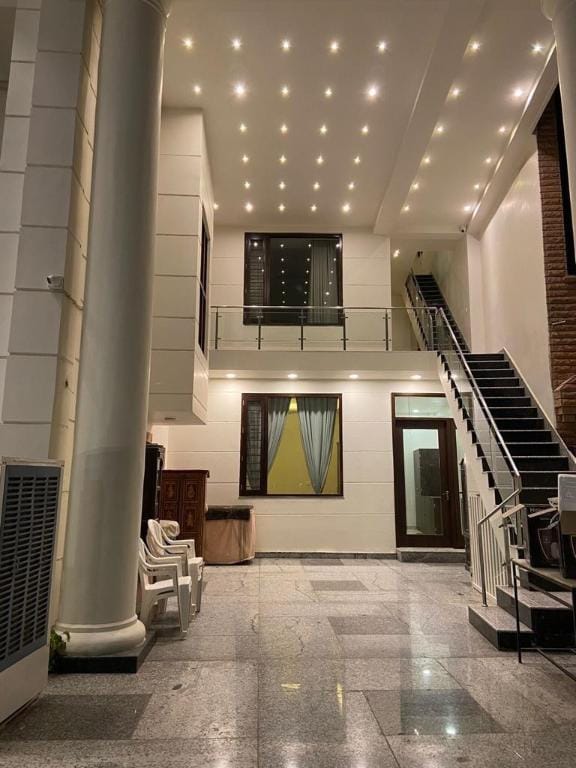 Lavish 1 bedroom with free parking on premises Apartment in Rajasthan