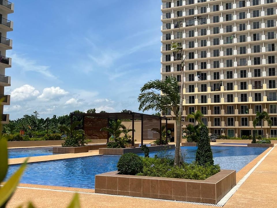 AFFORDABLE MODERN CONDO W/ POOL/WIFI /SUNSET VIEW Apartment in Lapu-Lapu City