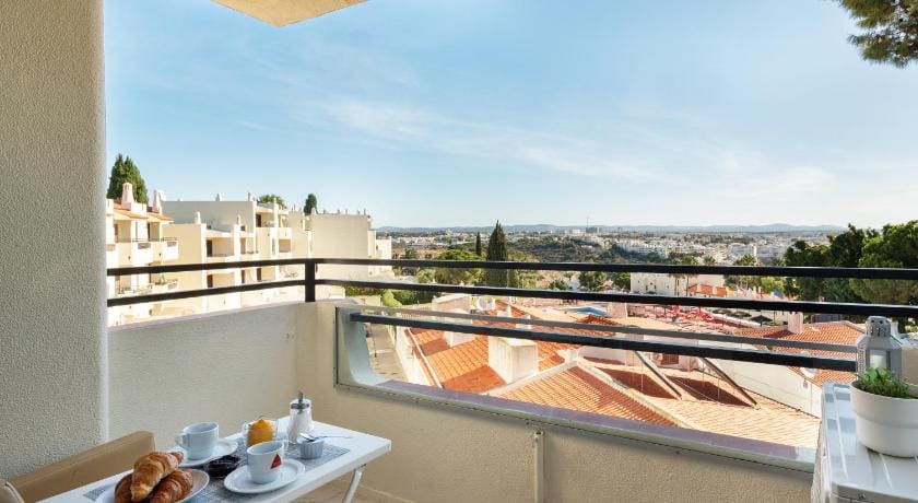 BnB Homes Jardim Cozy Apartment with swimming pool Apartment in Guia