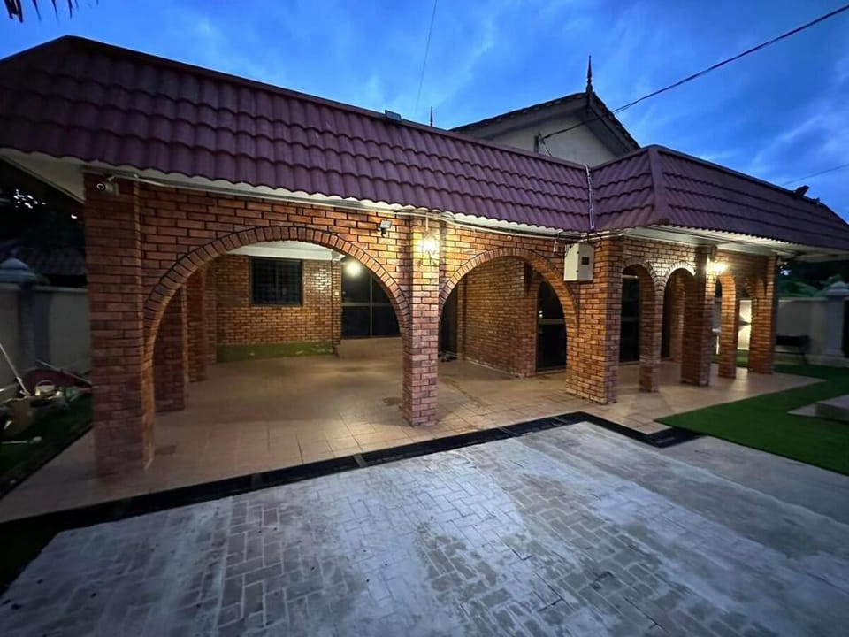 Mawar 23 Chendering with Private Pool Vacation rental in Terengganu, Malaysia
