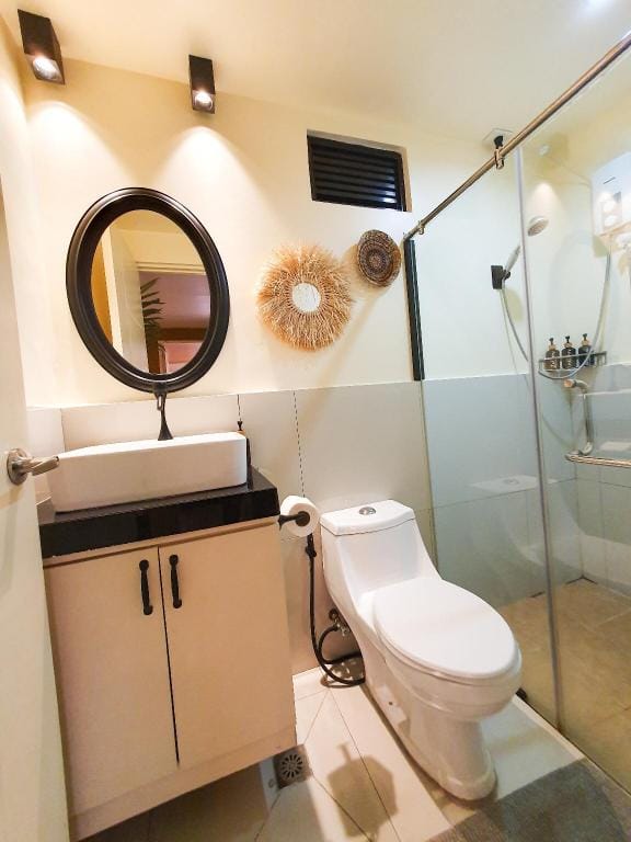 Hunter's Spacious 2-Bedroom Suite Apartment in Quezon City