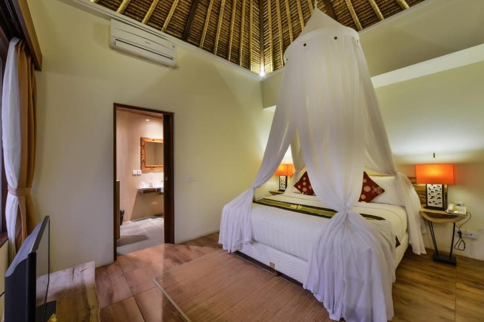 The 2BR Villa W/Pool & Wooden floors in Jimbaran Villa in Bali