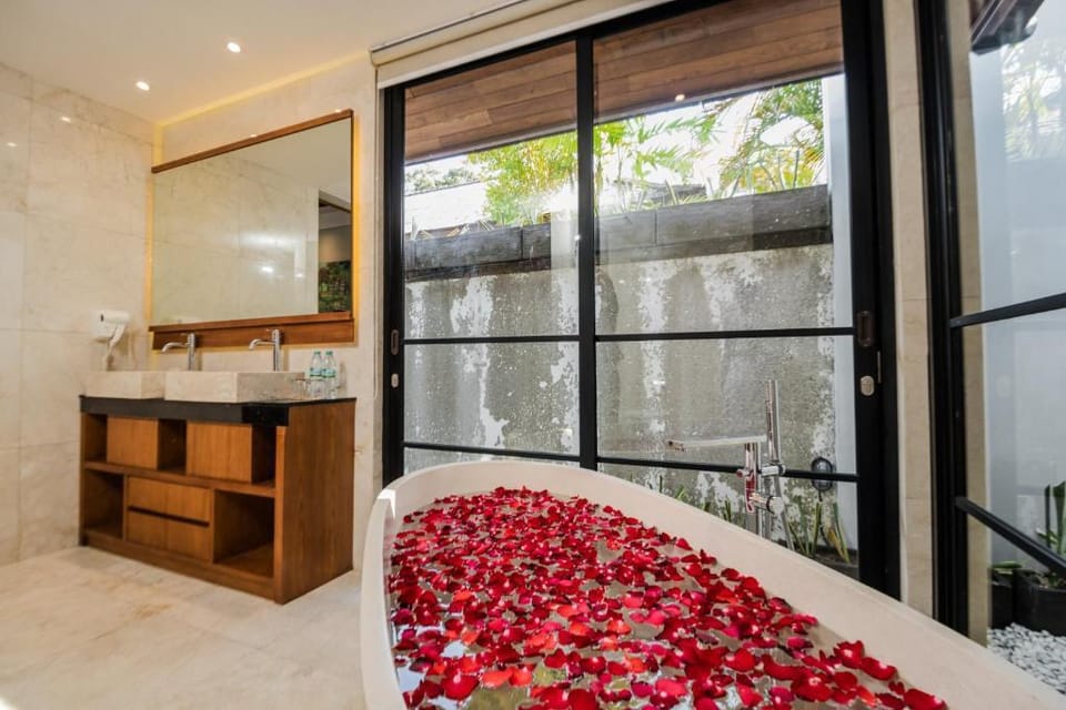 The 4BR Villa w/infinity Pool & Sea View Villa in Kuta Selatan