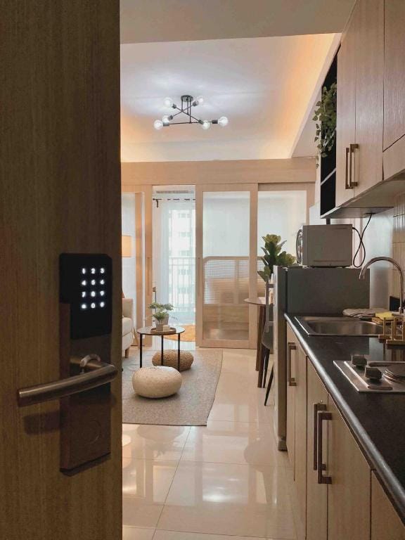 HappyHomes @ Shore 1 twr A | 1BR w balcony nr MOA Vacation rental in Pasay