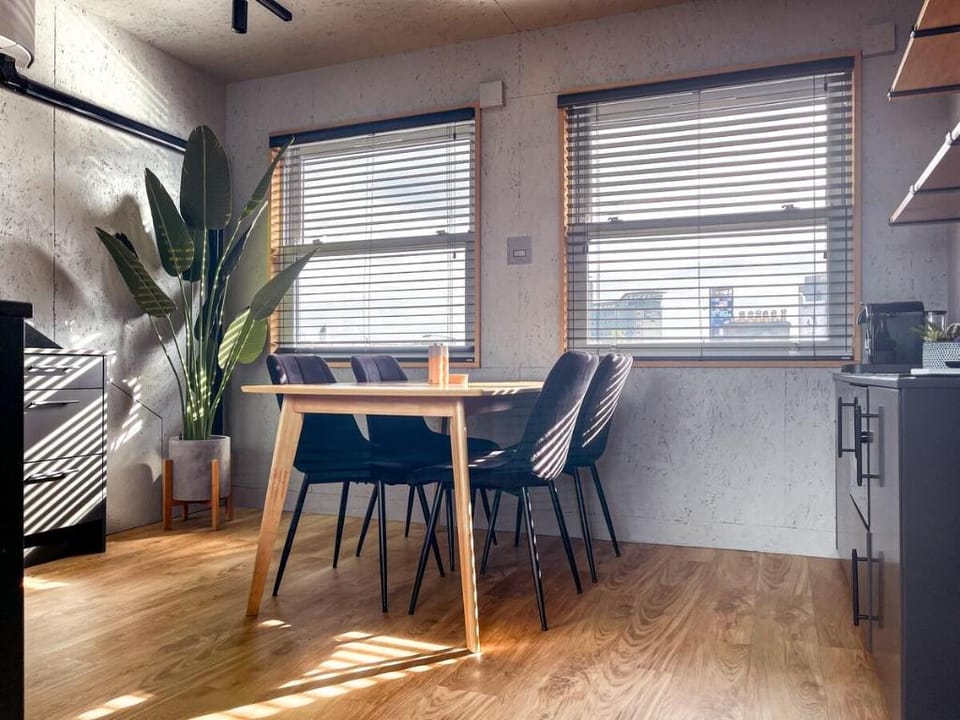 Stylish Urban Retreat: West LDN! Apartment in Brentford