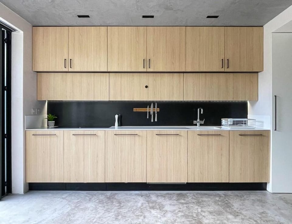 Luxury Urban Oasis: with Garden and Private Studio Apartment in Brentford