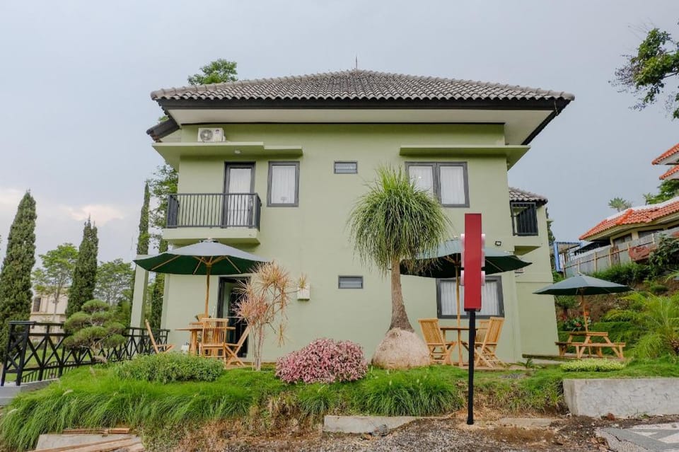 OYO 2350 Panorama Inn Residence Hotel in Batu