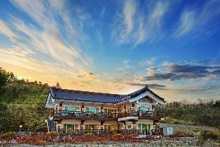 Gyeongju Star Light Travel Hanok Pension Bed and Breakfast in South Korea
