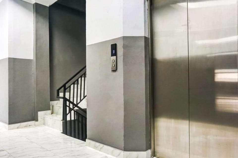 Collection O 91131 New V1 Hotel Near Stasiun Mangga Besar Hotel in Jakarta