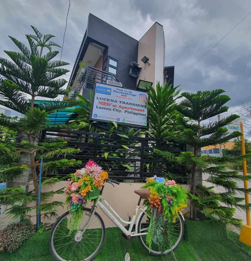 Lucena Meg's Studio Apmnt Deluxe rm-Near SM-Wifi Apartment in Calabarzon