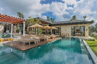 Brand NEW 6BR Villa Amazing VIEWS Center Ubud Villa in Tampaksiring
