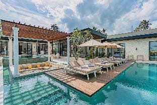Brand NEW 6BR Villa Amazing VIEWS Center Ubud Villa in Tampaksiring