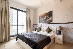 Entire Luxurious 2 BR with Full Marina & Sea View Apartment in Dubai