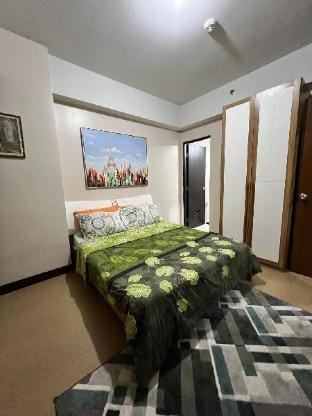 Manhattan Heights TB 5mins walk to Smart Araneta Apartment in Pasig