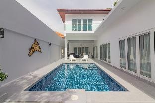 Majestic Bliss:3BDR pool villa Villa in Pattaya City