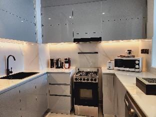 Burj Khalifa View Apartment Close to Downtown. Apartment in Dubai