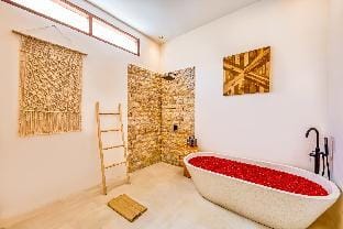 Villa Waikiki - Brand New 4BDR with huge Pool Villa in Kuta