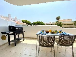 VILAMOURA TWINS 1 WITH POOL by HOMING Apartment in Quarteira