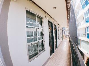 Simple & Clean budget Walk-up near LK Metro MN Stay 301 Apartment in Pattaya City