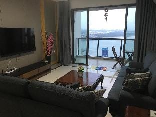 5 star Seaview Deluxe 4 bed rooms downtown  CIQ Vacation rental in Johor Bahru