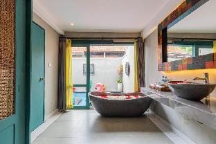 Mezzanine Industrial 1BR Private Villa in Seminyak Villa in North Kuta