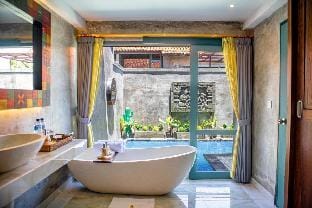 Mezzanine Industrial 1BR Private Villa in Seminyak Villa in North Kuta