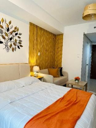 D-331  Near MOA @Shell. Queen-Bed. Pool View Apartment in Pasay