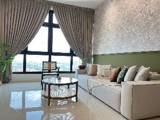 Paradigm Residence, Nanyang by Guesthouse (8pax) Vacation rental in Johor Bahru