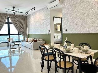 Paradigm Residence, Nanyang by Guesthouse (8pax) Vacation rental in Johor Bahru
