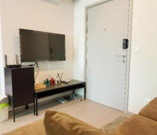 市区Rama9中国大使馆/城市景观/精装修一室欧式公寓/宁静小花园欧式泳池/JODD拉差达双网红夜市 Apartment in Bangkok