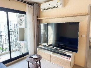 市区Rama9中国大使馆/城市景观/精装修两室欧式公寓/宁静小花园欧式泳池/JODD拉差达双网红夜市 Apartment in Bangkok