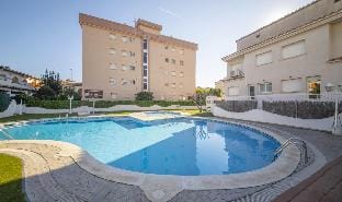 R142 - C2 MANILA RESORT CENTRALES Apartment in Baix Penedès