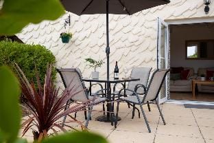 St Helens Apartment 2 - Short Walk to Beach Apartment in Amroth
