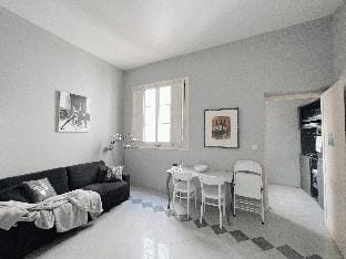 Spacious 1BR Apartment on Charming Street Apartment in Valletta