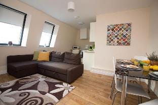 StayZo Serviced Accommodation 16 Premier Lodge Apartment in Southampton