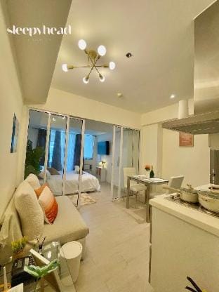 Azure Staycation in Parañaque - Pool view Boracay Apartment in Paranaque