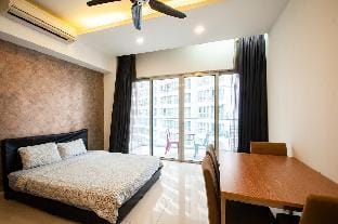 One BR Balcony/KLCC VIEW Pool/5mins walk to PWTC Vacation rental in Federal Territory of Kuala Lumpur