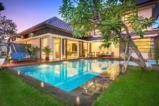 Luxury 3 BR Private Pool Villa at Seminyak Y032A Villa in Kuta