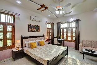 Arna Villa by VEO - Part of StayVista Villa in Udaipur