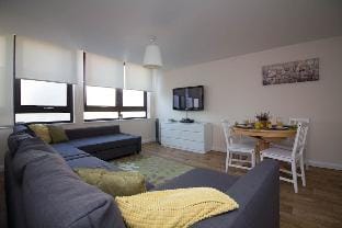 StayZo Castle Point 6 Apartment - Premier Lodge Apartment in Southampton