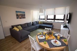 StayZo Castle Point 6 Apartment - Premier Lodge Apartment in Southampton