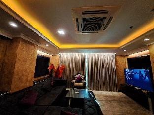 Fields Plaza Hotel 1BR beside Walking Street (401) Vacation rental in Angeles