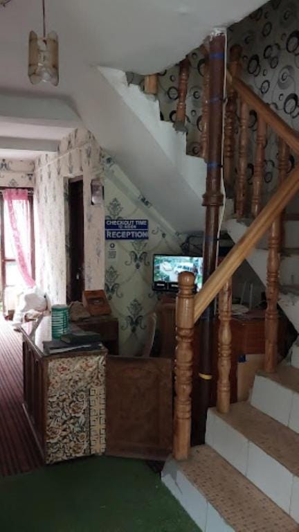 Goroomgo Fiza Guest House Pahalgam Hotel in Punjab