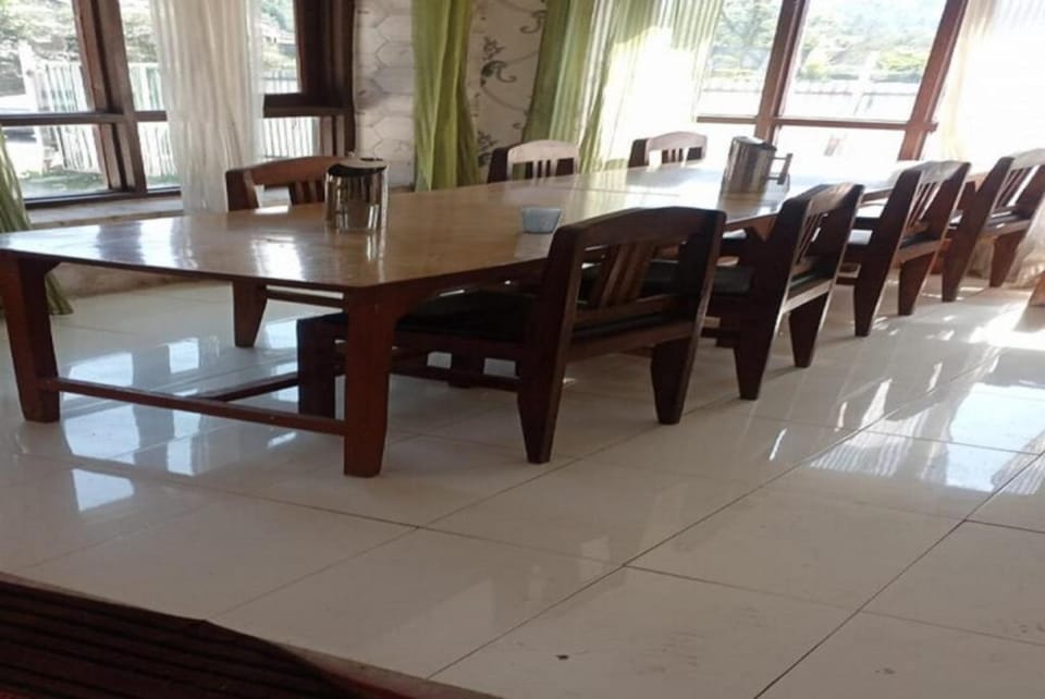 Goroomgo Fiza Guest House Pahalgam Hotel in Punjab