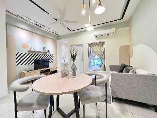 Deluxe 1BR Suite w/ KL View @ Arte Mont Kiara Vacation rental in Federal Territory of Kuala Lumpur