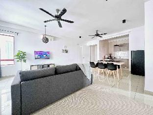 Big Family 3BR Condo w/ Netflix & Near LRT Vacation rental in Federal Territory of Kuala Lumpur