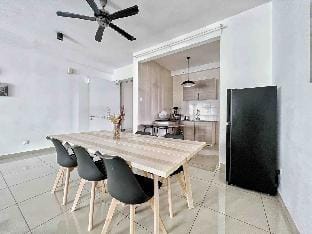 Big Family 3BR Condo w/ Netflix & Near LRT Vacation rental in Federal Territory of Kuala Lumpur