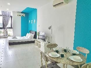 Queensville Comfy Studio by MOKA Nearby Shoplot Vacation rental in Federal Territory of Kuala Lumpur