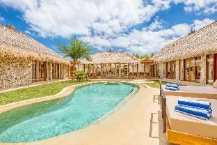 Villa Tango - New Luxurious 7BDR, Prime Location Villa in Kuta