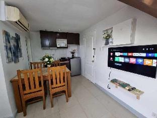 City Living: 2BR Condo Retreat Apartment in Quezon City
